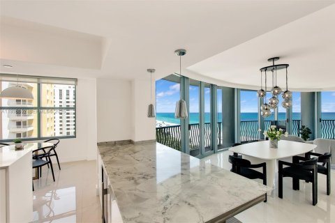 Condominio en venta en Miami Beach, Florida, 3 dormitorios, 215.53 m2 № 1993238 - foto 5