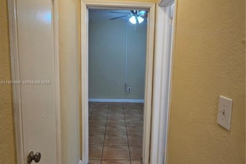 Appartement à louer à Hollywood, Floride: 1 chambre, 71.53 m2 № 2009475 - photo 4