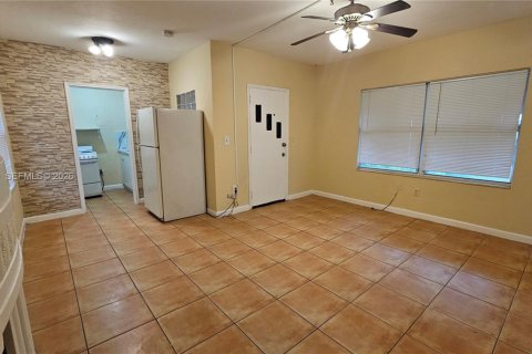Appartement à louer à Hollywood, Floride: 1 chambre, 71.53 m2 № 2009475 - photo 3