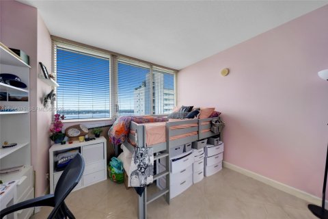 Condo in North Bay Village, Florida, 3 bedrooms  № 2010471 - photo 21