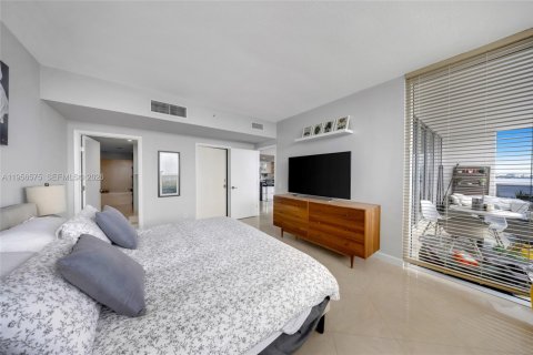 Condo in North Bay Village, Florida, 3 bedrooms  № 2010471 - photo 15