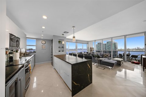 Condo in North Bay Village, Florida, 3 bedrooms  № 2010471