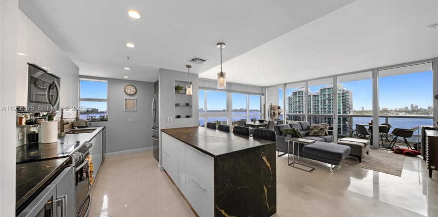 Condo in North Bay Village, Florida, 3 bedrooms  № 2010471