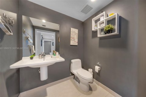 Condo in North Bay Village, Florida, 3 bedrooms  № 2010471 - photo 18