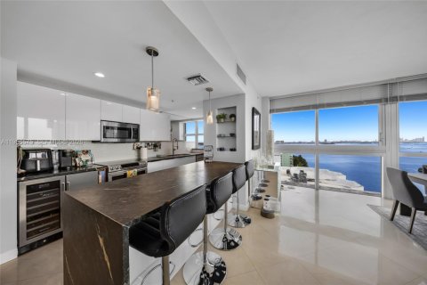 Condo in North Bay Village, Florida, 3 bedrooms  № 2010471 - photo 4