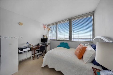 Condo in North Bay Village, Florida, 3 bedrooms  № 2010471 - photo 24