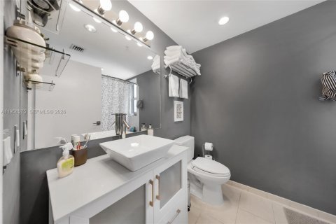 Condo in North Bay Village, Florida, 3 bedrooms  № 2010471 - photo 22