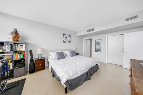 Condo in North Bay Village, Florida, 3 bedrooms  № 2010471 - photo 14