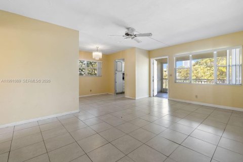 Condominio en venta en Hallandale Beach, Florida, 2 dormitorios, 89.65 m2 № 2057391 - foto 5