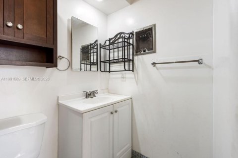 Condominio en venta en Hallandale Beach, Florida, 2 dormitorios, 89.65 m2 № 2057391 - foto 13