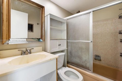 Condominio en venta en Hallandale Beach, Florida, 2 dormitorios, 89.65 m2 № 2057391 - foto 8