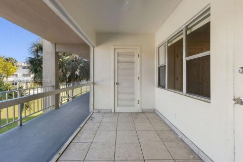 Condominio en venta en Hallandale Beach, Florida, 2 dormitorios, 89.65 m2 № 2057391 - foto 2