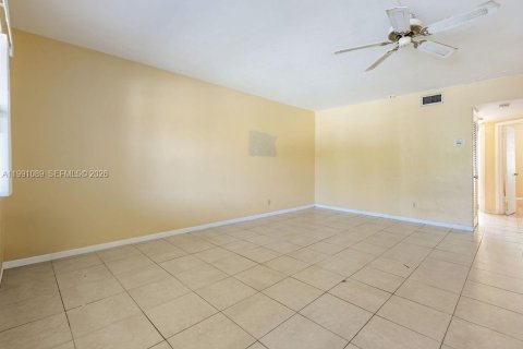 Condominio en venta en Hallandale Beach, Florida, 2 dormitorios, 89.65 m2 № 2057391 - foto 3