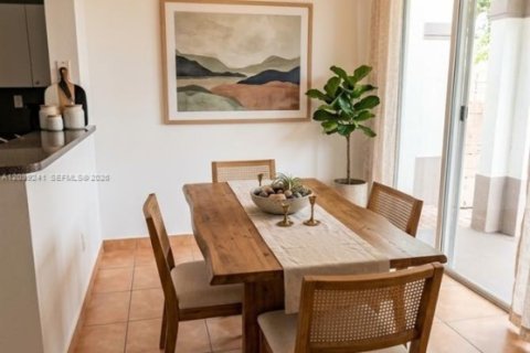 Touwnhouse à vendre à Miami, Floride: 4 chambres, 171.4 m2 № 2397454 - photo 8