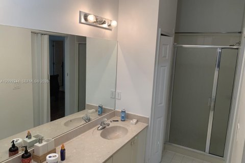 Touwnhouse à vendre à Miami, Floride: 4 chambres, 171.4 m2 № 2397454 - photo 15