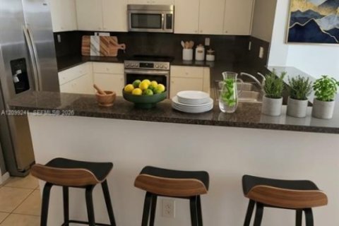 Touwnhouse à vendre à Miami, Floride: 4 chambres, 171.4 m2 № 2397454 - photo 7