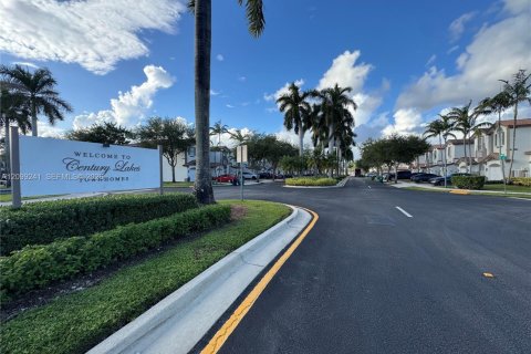 Touwnhouse à Miami, Floride 4 chambres, 171.4 m2 № 2397454