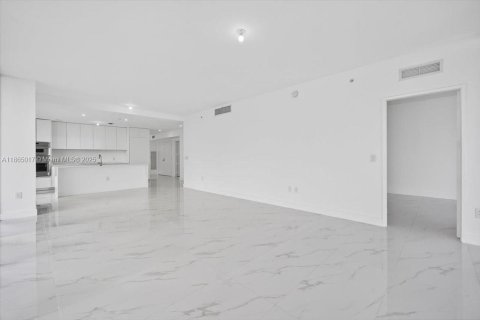Снять в аренду кондоминиум в Майами, Флорида 4 спальни, 234.11м2, № 1979597 - фото 8