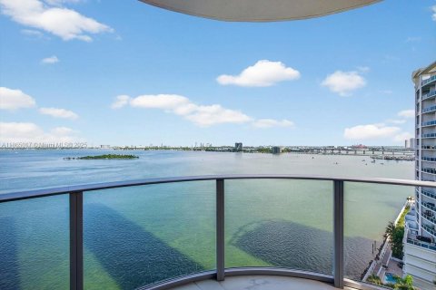 Снять в аренду кондоминиум в Майами, Флорида 4 спальни, 234.11м2, № 1979597 - фото 1