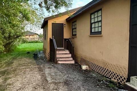House in South Bay, Florida 2 bedrooms, 104.79 sq.m. № 961595 - photo 1