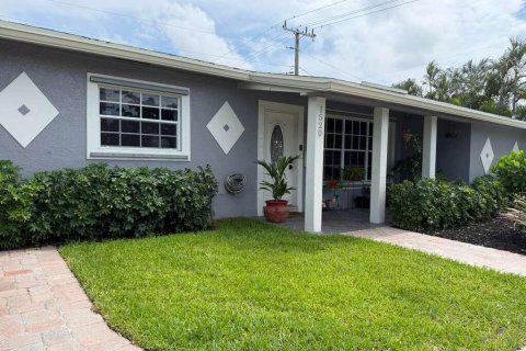 Villa ou maison à louer à Pompano Beach, Floride: 3 chambres, 116.5 m2 № 2268012 - photo 2