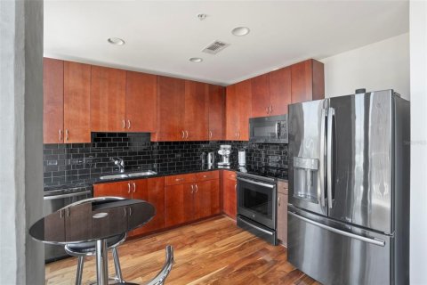 Condo in Tampa, Florida, 1 bedroom  № 1845246 - photo 8