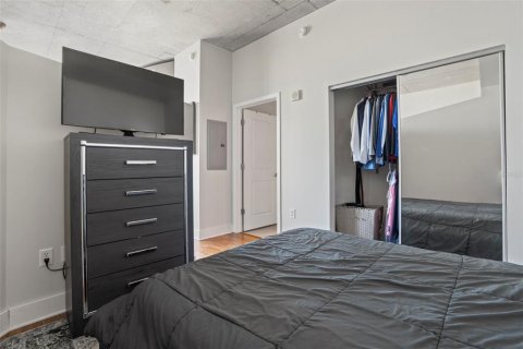 Condo in Tampa, Florida, 1 bedroom  № 1845246 - photo 13