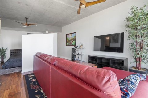 Condo in Tampa, Florida, 1 bedroom  № 1845246 - photo 9