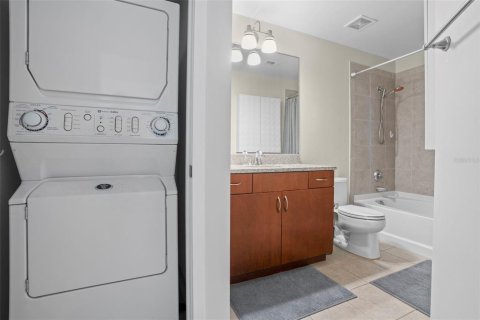 Condo in Tampa, Florida, 1 bedroom  № 1845246 - photo 15