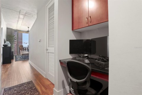 Condo in Tampa, Florida, 1 bedroom  № 1845246 - photo 10