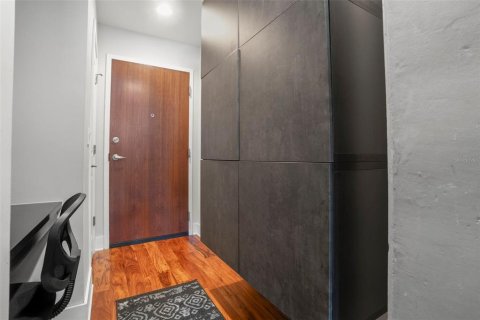 Condo in Tampa, Florida, 1 bedroom  № 1845246 - photo 11