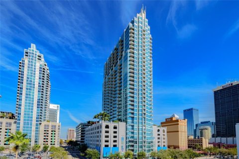 Condo in Tampa, Florida, 1 bedroom  № 1845246 - photo 1