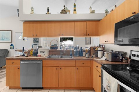 House in Lake Panasoffkee, Florida 3 bedrooms, 106.56 sq.m. № 1778985 - photo 25