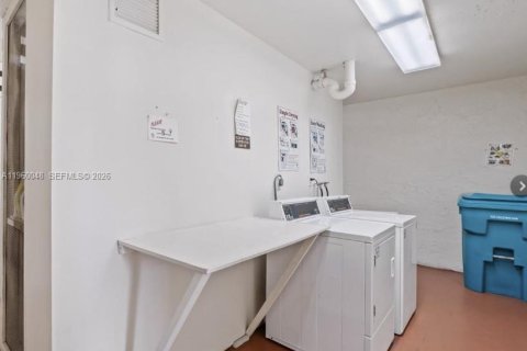 Снять в аренду кондоминиум в Пемброк-Пайнс, Флорида 2 спальни, 108.7м2, № 2080696 - фото 24