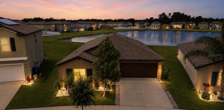 Villa ou maison à Riverview, Floride 4 chambres, 179.77 m2 № 2295045