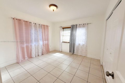 Copropriété à louer à Miami, Floride: 3 chambres, 117.89 m2 № 1943563 - photo 18