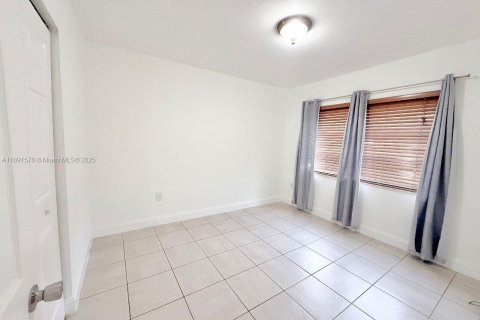 Copropriété à louer à Miami, Floride: 3 chambres, 117.89 m2 № 1943563 - photo 13