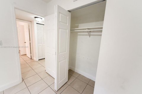 Copropriété à louer à Miami, Floride: 3 chambres, 117.89 m2 № 1943563 - photo 15