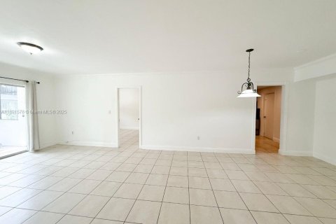 Copropriété à louer à Miami, Floride: 3 chambres, 117.89 m2 № 1943563 - photo 11