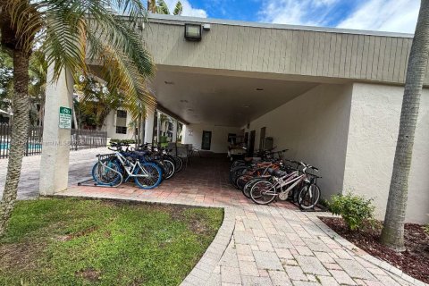 Copropriété à louer à Miami, Floride: 3 chambres, 117.89 m2 № 1943563 - photo 29