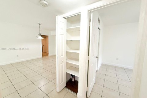 Copropriété à louer à Miami, Floride: 3 chambres, 117.89 m2 № 1943563 - photo 12