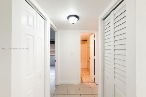 Copropriété à louer à Miami, Floride: 3 chambres, 117.89 m2 № 1943563 - photo 17