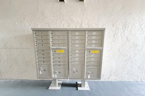 Copropriété à louer à Miami, Floride: 3 chambres, 117.89 m2 № 1943563 - photo 24