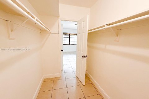 Copropriété à louer à Miami, Floride: 3 chambres, 117.89 m2 № 1943563 - photo 7