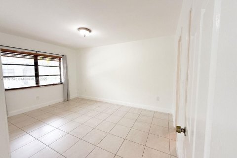 Copropriété à louer à Miami, Floride: 3 chambres, 117.89 m2 № 1943563 - photo 5