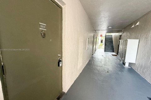Copropriété à louer à Miami, Floride: 3 chambres, 117.89 m2 № 1943563 - photo 23