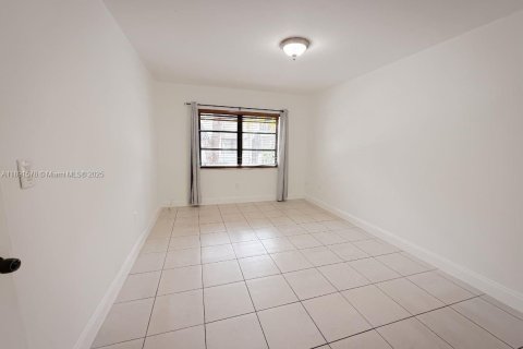 Copropriété à louer à Miami, Floride: 3 chambres, 117.89 m2 № 1943563 - photo 8