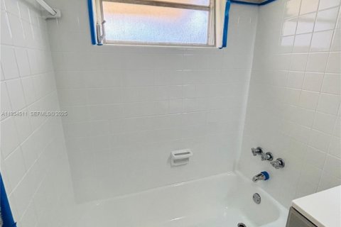 Снять в аренду виллу или дом в Халландейл-Бич, Флорида 2 спальни, 83.61м2, № 1992505 - фото 6