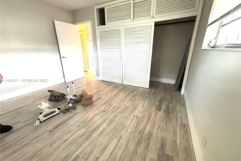 Снять в аренду виллу или дом в Халландейл-Бич, Флорида 2 спальни, 83.61м2, № 1992505 - фото 4