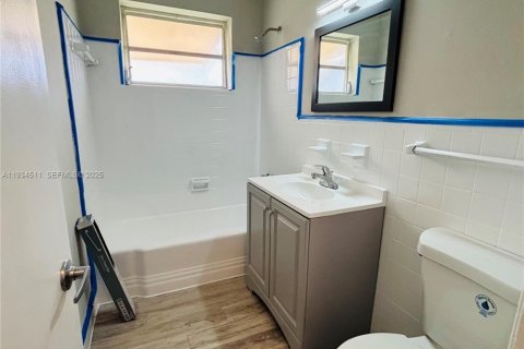 Снять в аренду виллу или дом в Халландейл-Бич, Флорида 2 спальни, 83.61м2, № 1992505 - фото 7